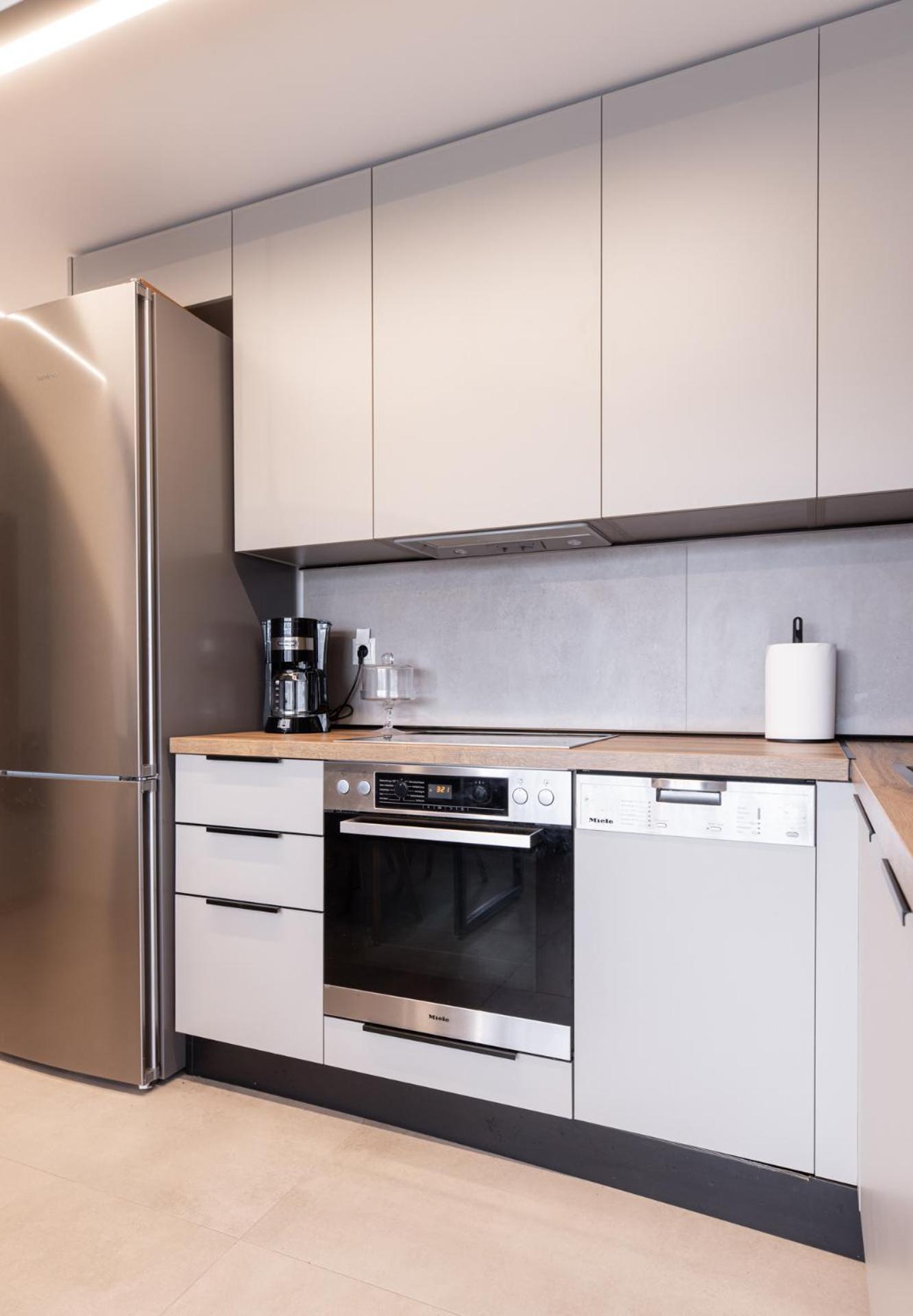 Cozy Apartment In Kalamaria, Tesalonika Bagian luar foto